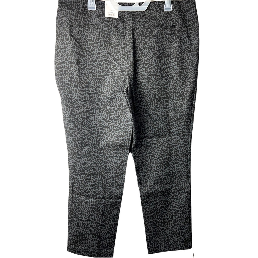 Time and Tru Gray Black Animal Leopard Print Comfort Cropped Pants NWT Plus Sz18 - Picture 7 of 16